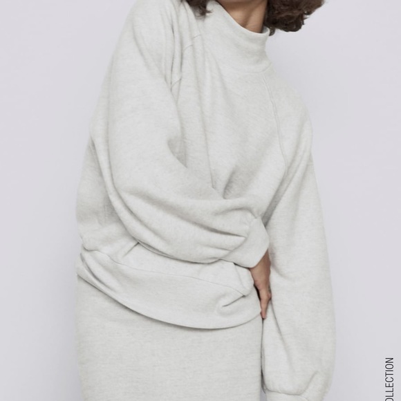 Zara Plush Balloon Sleeve Sweatshirt - Picture 2 of 6